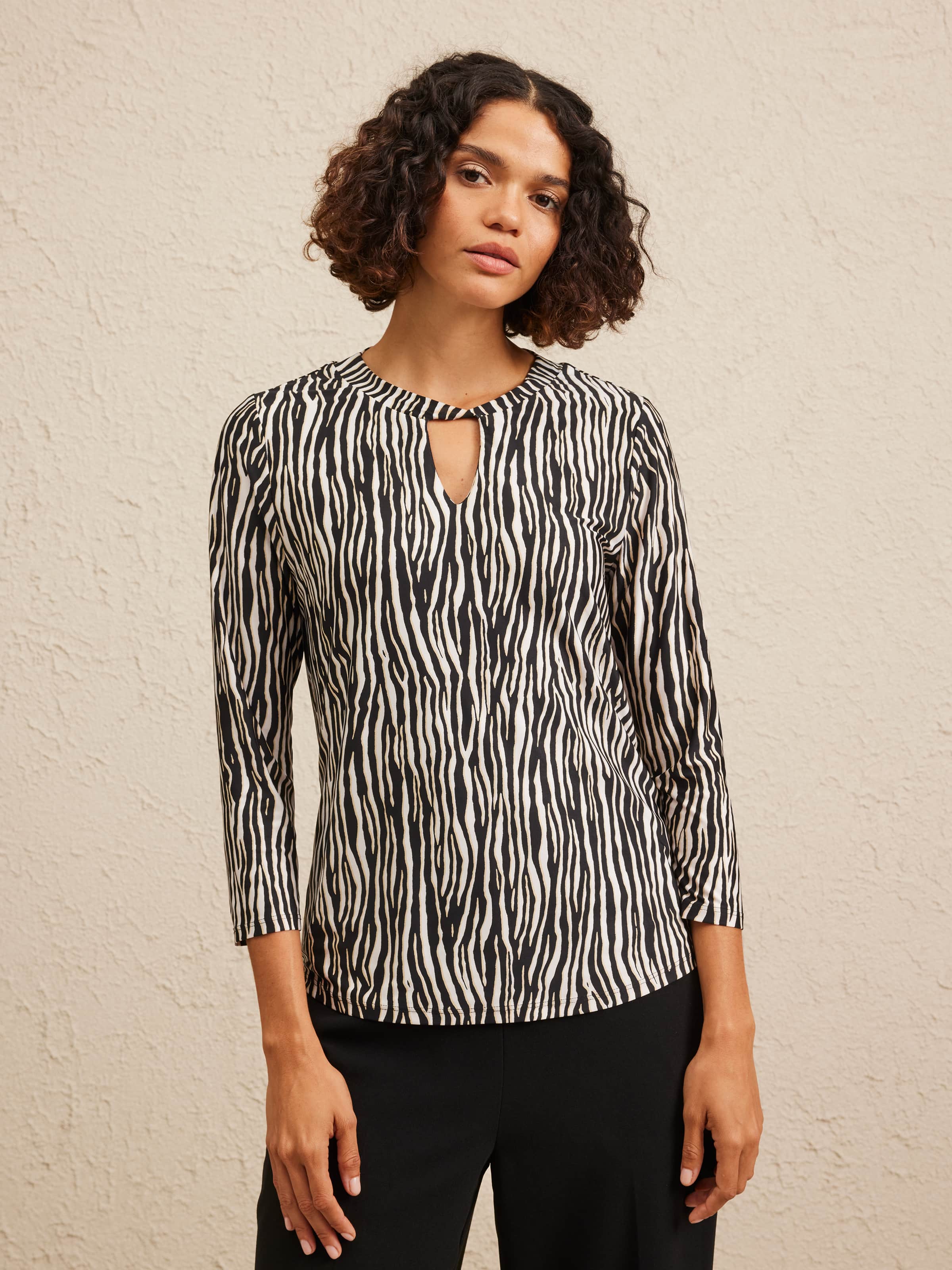 3/4 Pina Twist Neck Jersey Top